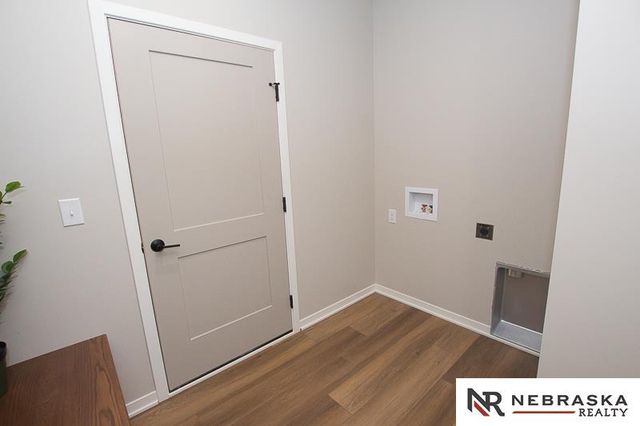 9400 Dalton Drive, Lincoln, NE 68516