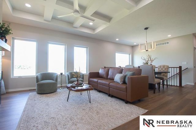 9400 Dalton Drive, Lincoln, NE 68516