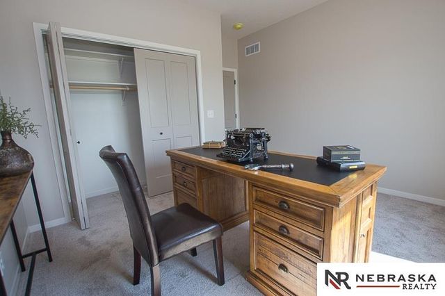 9400 Dalton Drive, Lincoln, NE 68516