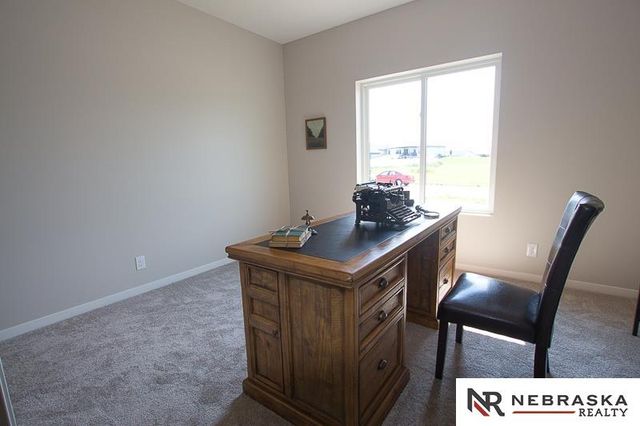 9400 Dalton Drive, Lincoln, NE 68516