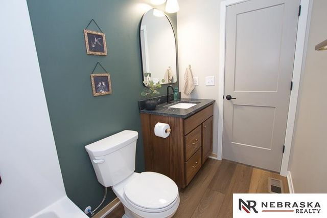 9400 Dalton Drive, Lincoln, NE 68516