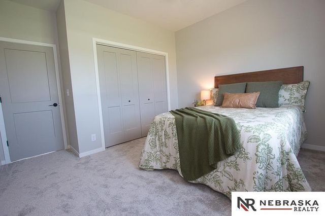 9400 Dalton Drive, Lincoln, NE 68516