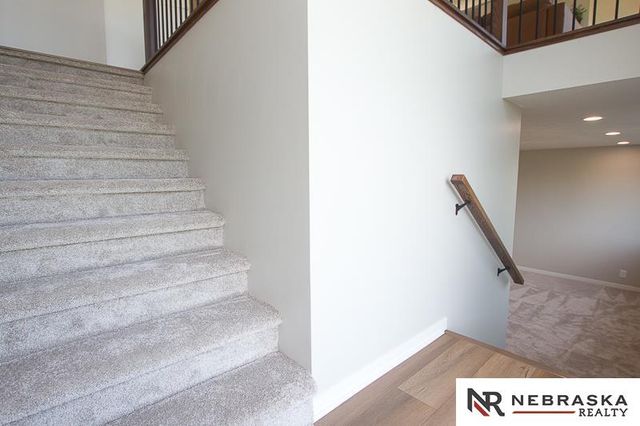 9400 Dalton Drive, Lincoln, NE 68516