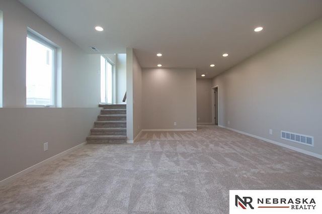 9400 Dalton Drive, Lincoln, NE 68516