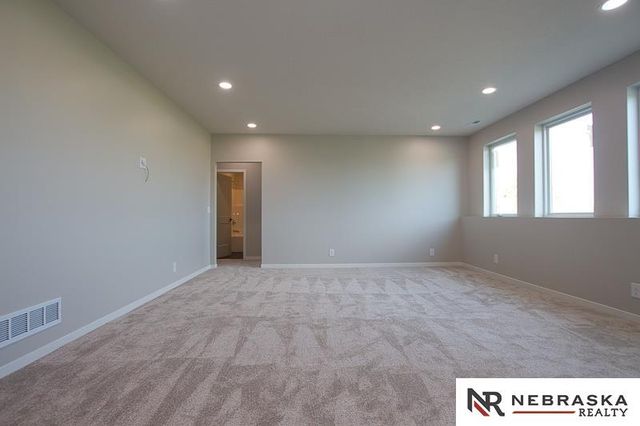 9400 Dalton Drive, Lincoln, NE 68516