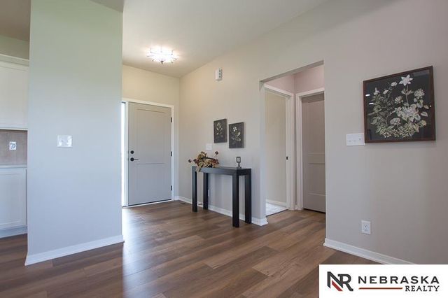 9400 Dalton Drive, Lincoln, NE 68516