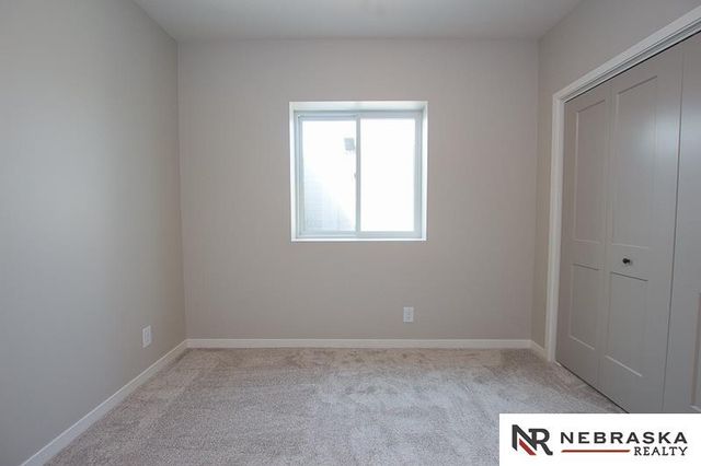 9400 Dalton Drive, Lincoln, NE 68516
