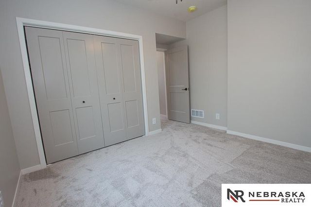 9400 Dalton Drive, Lincoln, NE 68516