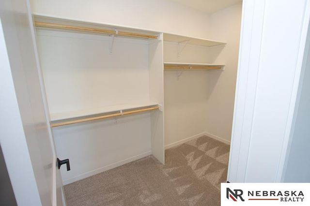 9400 Dalton Drive, Lincoln, NE 68516