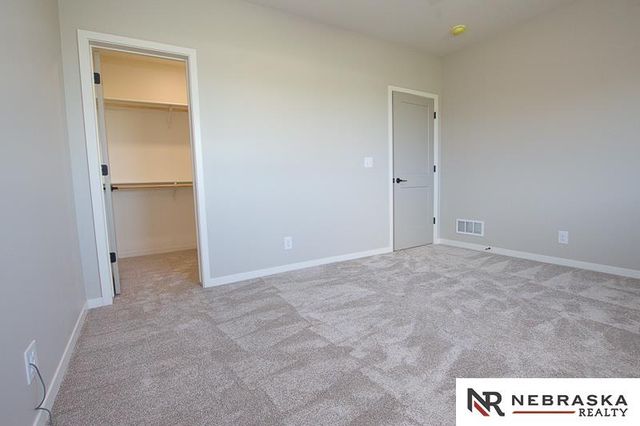 9400 Dalton Drive, Lincoln, NE 68516