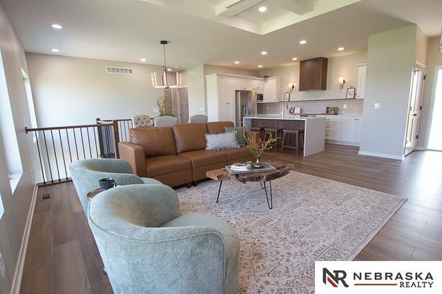 9400 Dalton Drive, Lincoln, NE 68516