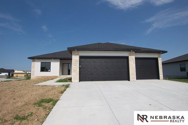 9400 Dalton Drive, Lincoln, NE 68516