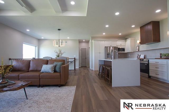 9400 Dalton Drive, Lincoln, NE 68516