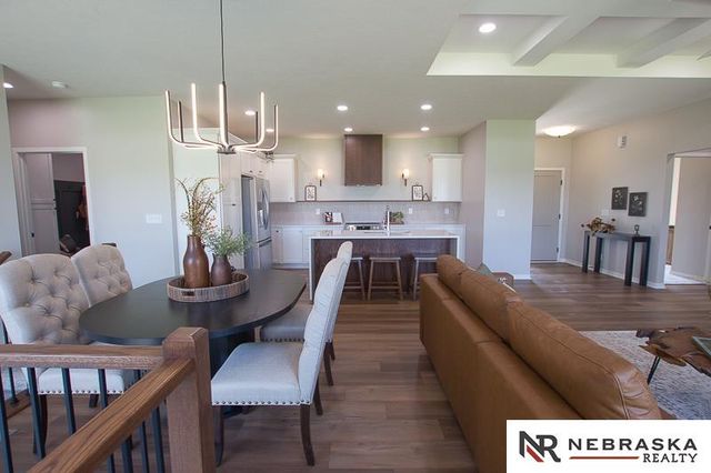9400 Dalton Drive, Lincoln, NE 68516