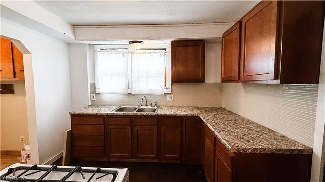 987 Boone Street, Akron, OH 44306
