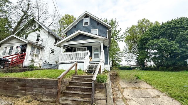 987 Boone Street, Akron, OH 44306