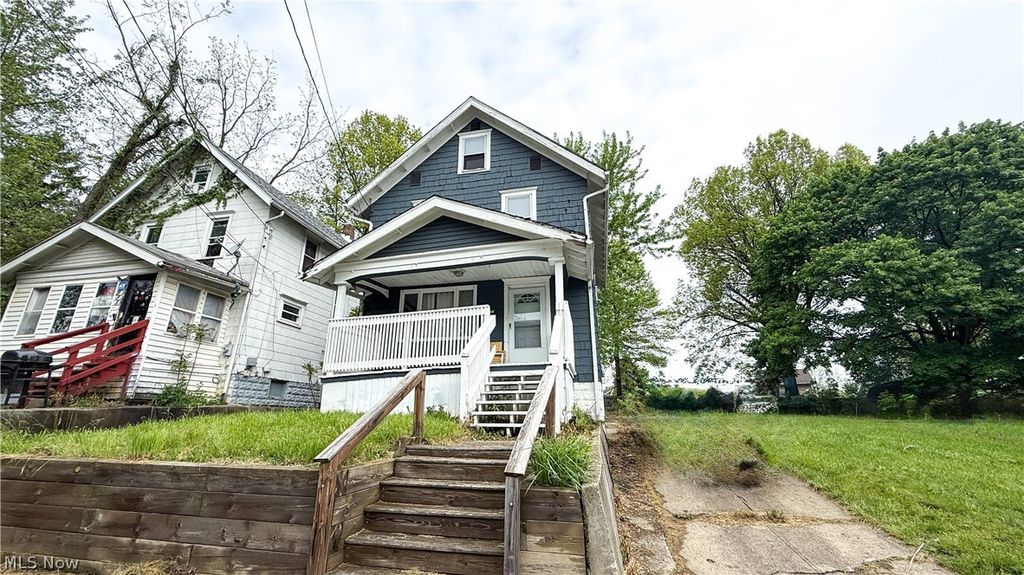 987 Boone Street, Akron, OH 44306