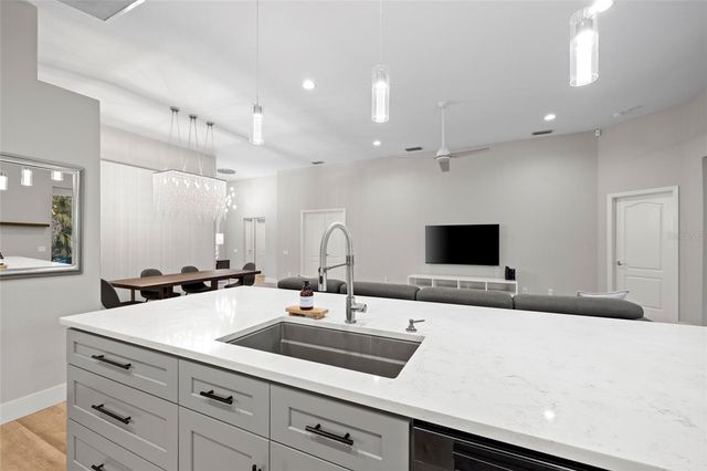 8322 WHISPERING WOODS COURT, Bradenton, FL 34202