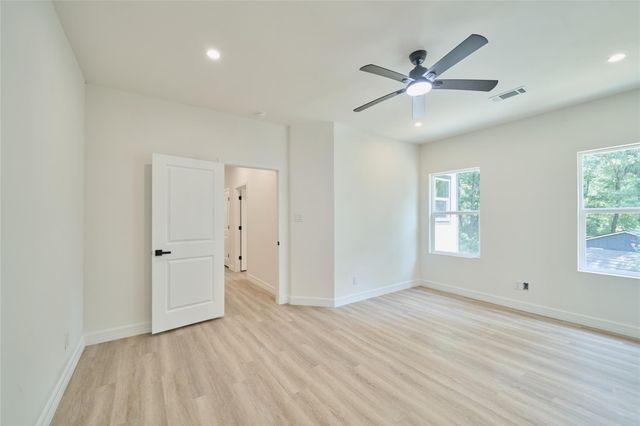 140 Oak Circle, Livingston, TX 77351