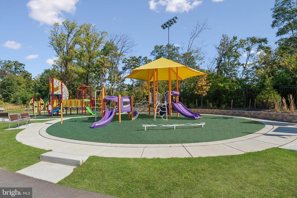 Image 30 of property listing at 3410 CHESTER ALY, Hyattsville, MD 20782