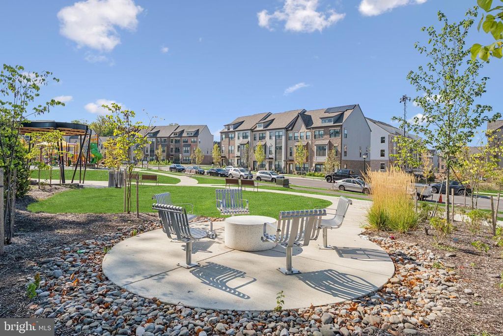 Image 34 of property listing at 3410 CHESTER ALY, Hyattsville, MD 20782