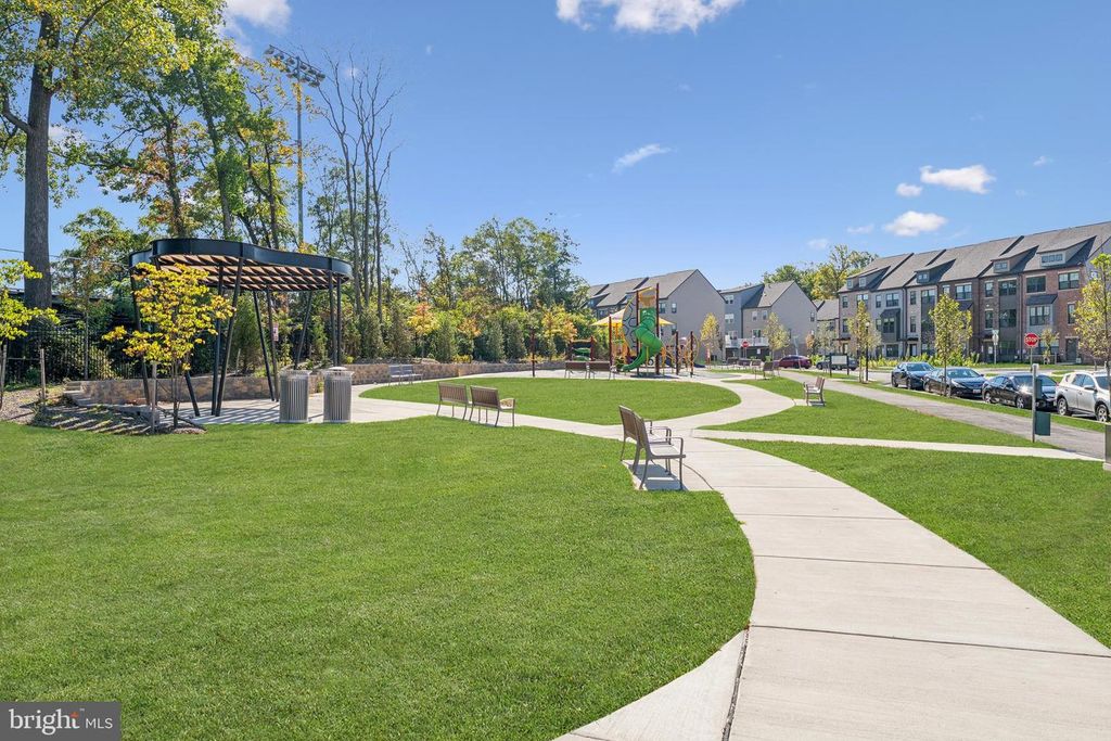 Image 39 of property listing at 3410 CHESTER ALY, Hyattsville, MD 20782