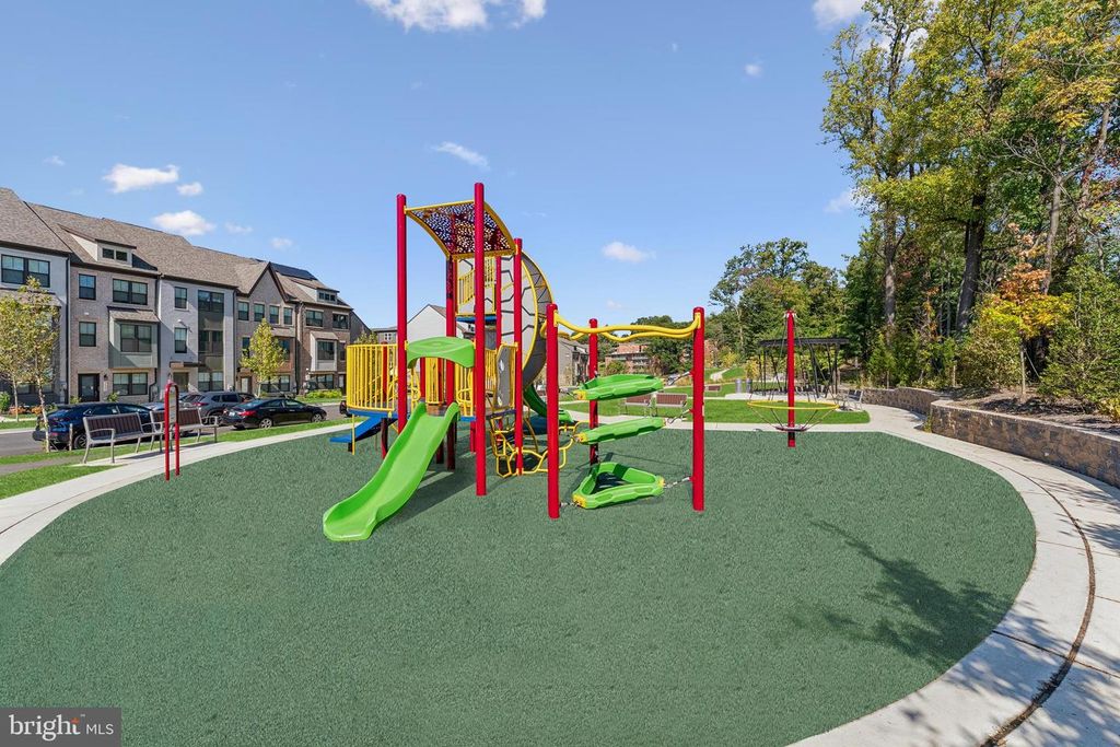 Image 41 of property listing at 3410 CHESTER ALY, Hyattsville, MD 20782