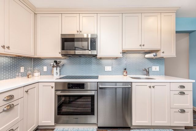 295 Lynn Shore Dr 702, Lynn, MA 01902