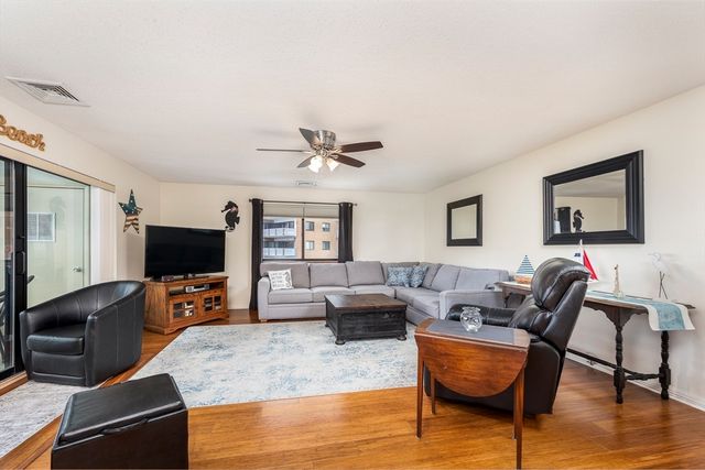 295 Lynn Shore Dr 702, Lynn, MA 01902