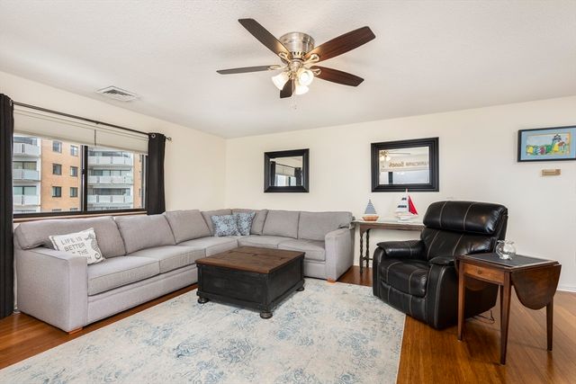 295 Lynn Shore Dr 702, Lynn, MA 01902