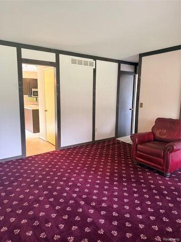 2053 Burgundy Street, West Bloomfield Charter Township, MI 48323
