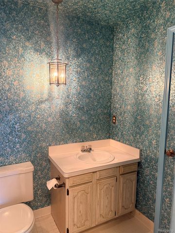 2053 Burgundy Street, West Bloomfield Charter Township, MI 48323