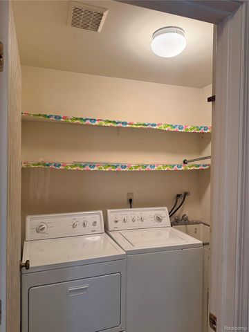 2053 Burgundy Street, West Bloomfield Charter Township, MI 48323