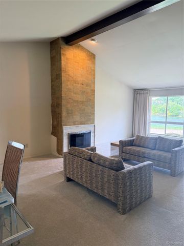 2053 Burgundy Street, West Bloomfield Charter Township, MI 48323