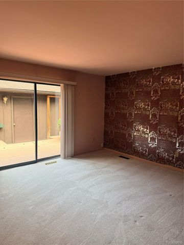 2053 Burgundy Street, West Bloomfield Charter Township, MI 48323