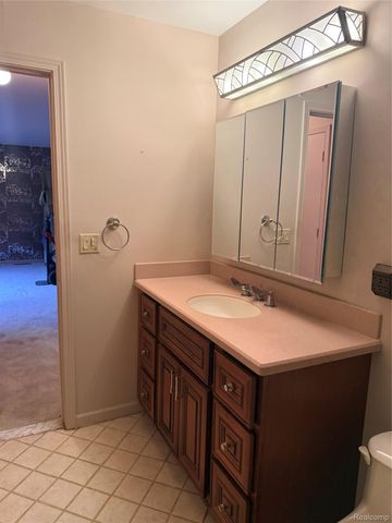 2053 Burgundy Street, West Bloomfield Charter Township, MI 48323