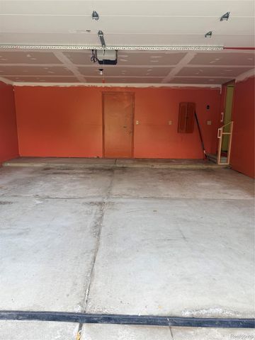 2053 Burgundy Street, West Bloomfield Charter Township, MI 48323