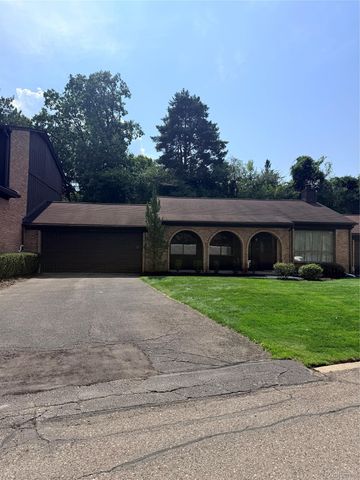 2053 Burgundy Street, West Bloomfield Charter Township, MI 48323