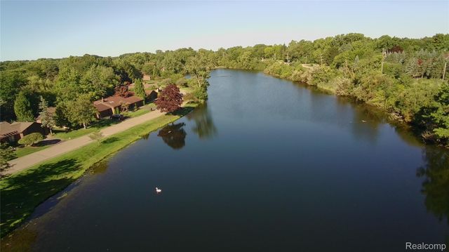 2053 Burgundy Street, West Bloomfield Charter Township, MI 48323