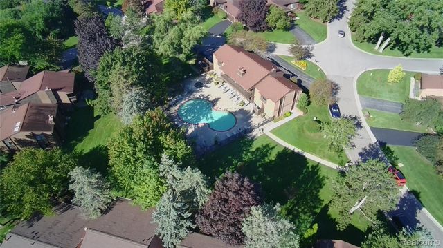 2053 Burgundy Street, West Bloomfield Charter Township, MI 48323