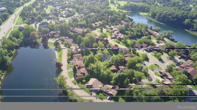 2053 Burgundy Street, West Bloomfield Charter Township, MI 48323
