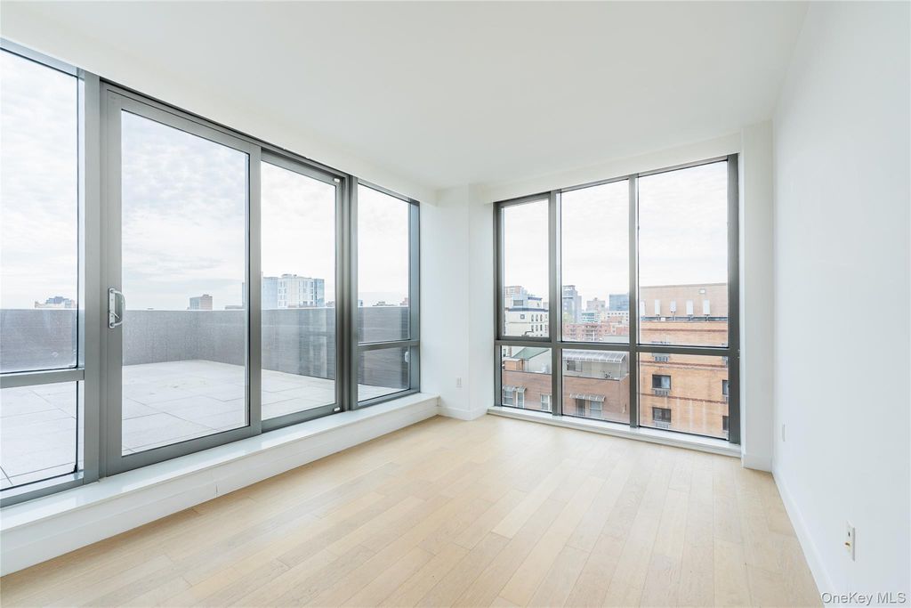33-66 Farrington Street 8F, Flushing, NY 11355 — photo 3