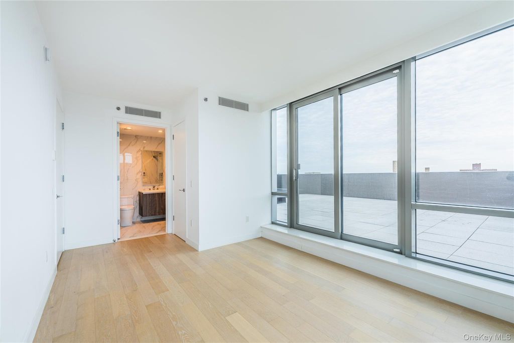 33-66 Farrington Street 8F, Flushing, NY 11355 — photo 4