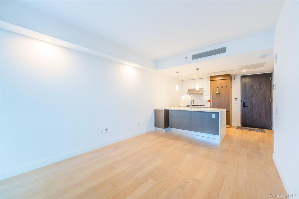 33-66 Farrington Street 8F, Flushing, NY 11355 — photo 5