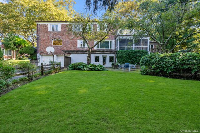 2 Chester Drive, Great Neck, NY 11021