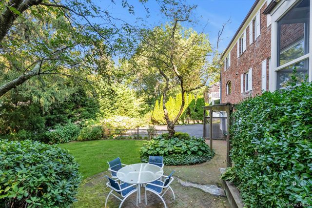 2 Chester Drive, Great Neck, NY 11021