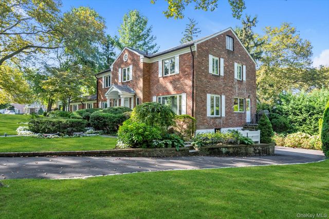 2 Chester Drive, Great Neck, NY 11021