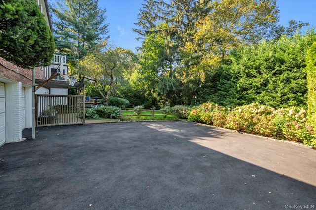 2 Chester Drive, Great Neck, NY 11021