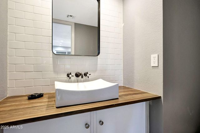 4609 E LE MARCHE Avenue, Phoenix, AZ 85032