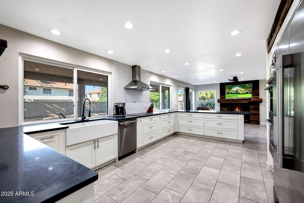 4609 E LE MARCHE Avenue, Phoenix, AZ 85032